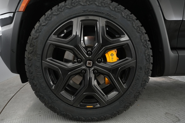 2022 Rivian R1S