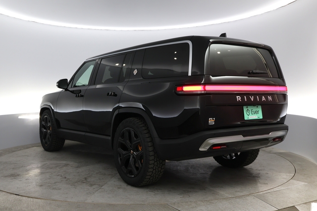 2022 Rivian R1S