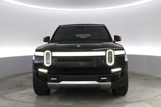 2022 Rivian R1S
