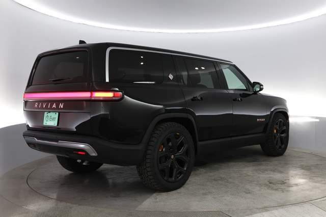 2022 Rivian R1S