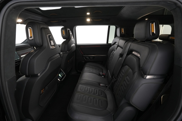 2022 Rivian R1S