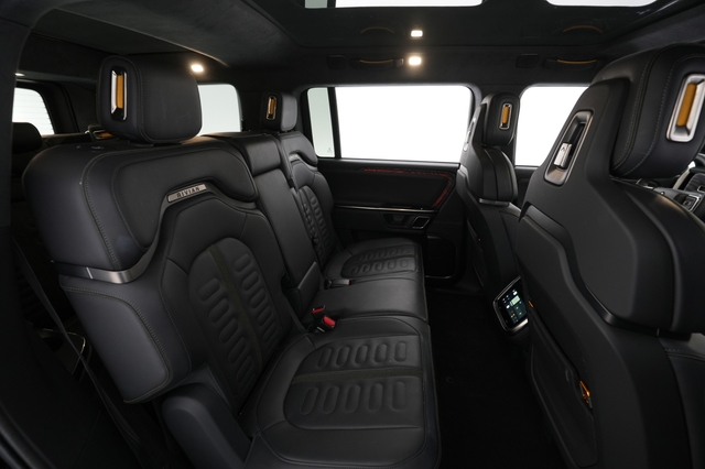 2022 Rivian R1S