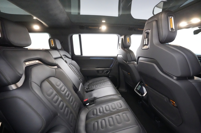 2022 Rivian R1S