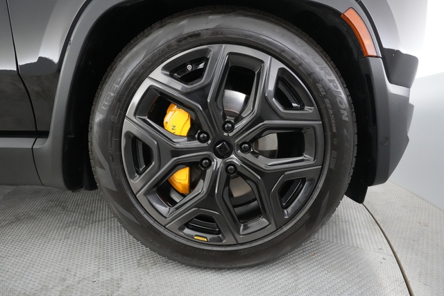 2022 Rivian R1S