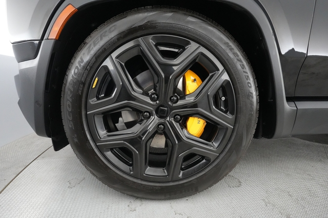 2022 Rivian R1S