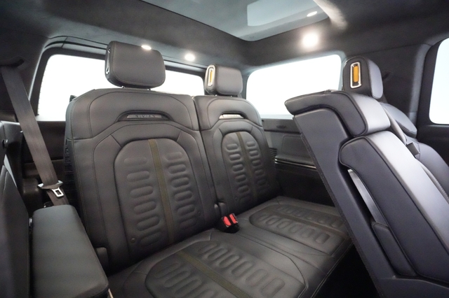 2022 Rivian R1S
