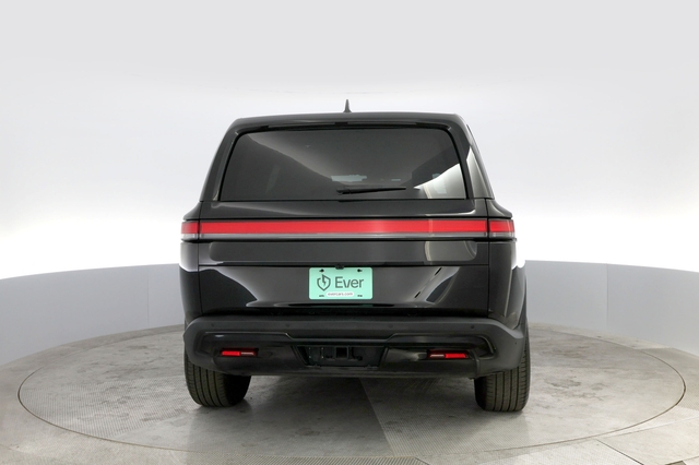 2022 Rivian R1S