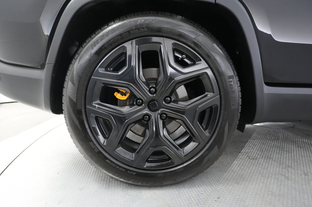 2022 Rivian R1S