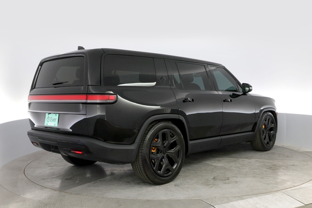 2022 Rivian R1S
