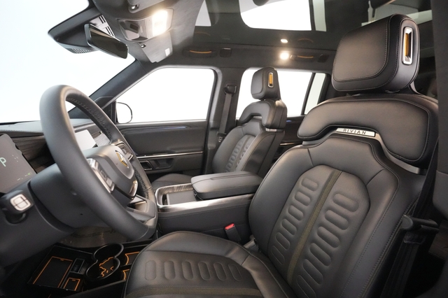 2022 Rivian R1S