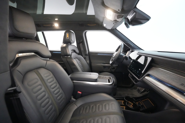2022 Rivian R1S