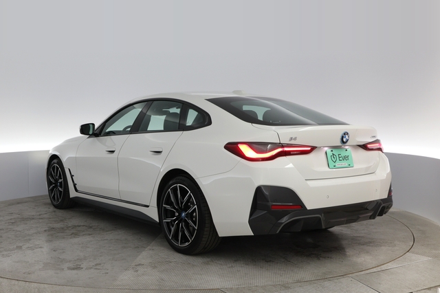 2022 BMW i4
