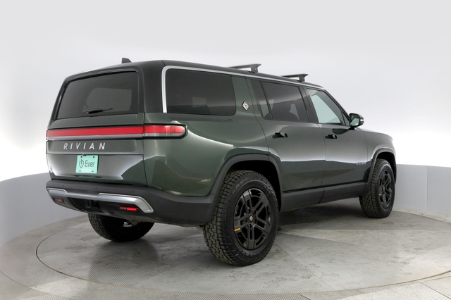2024 Rivian R1S