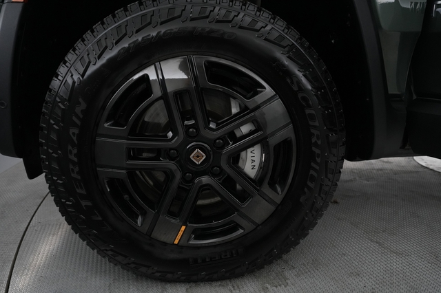 2024 Rivian R1S