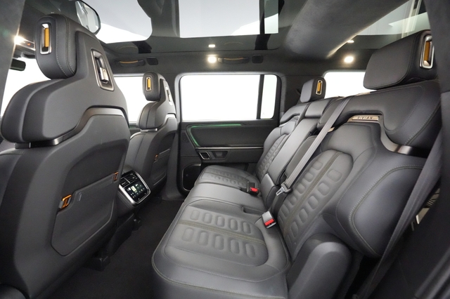 2024 Rivian R1S