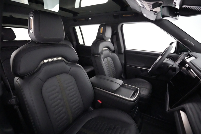 2024 Rivian R1S