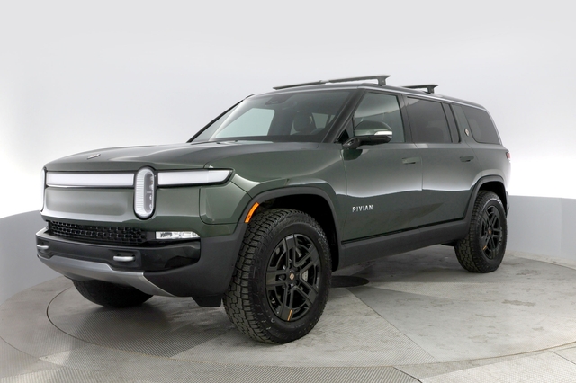 2024 Rivian R1S