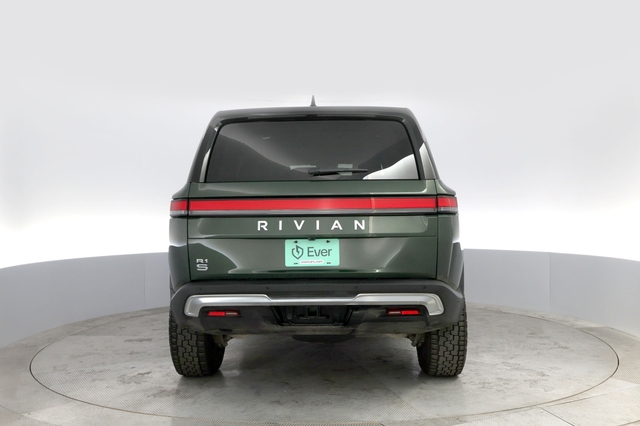 2024 Rivian R1S