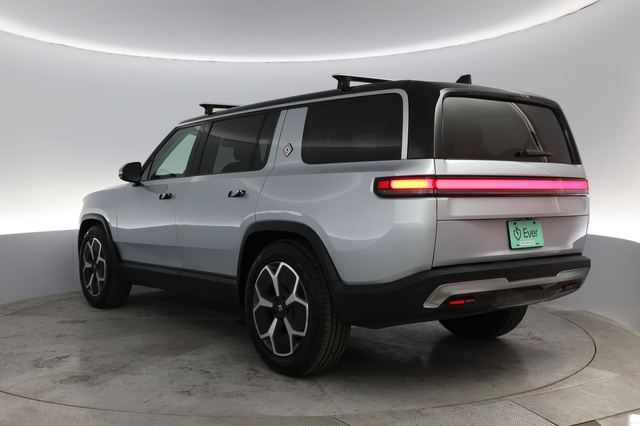 2024 Rivian R1S