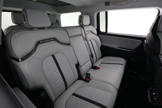 2024 Rivian R1S