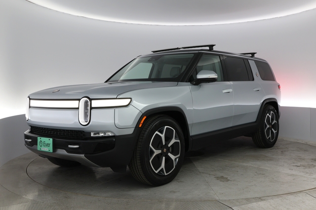 2024 Rivian R1S