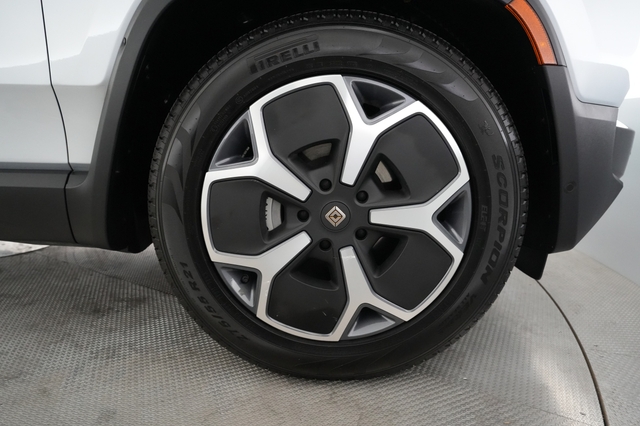 2024 Rivian R1S