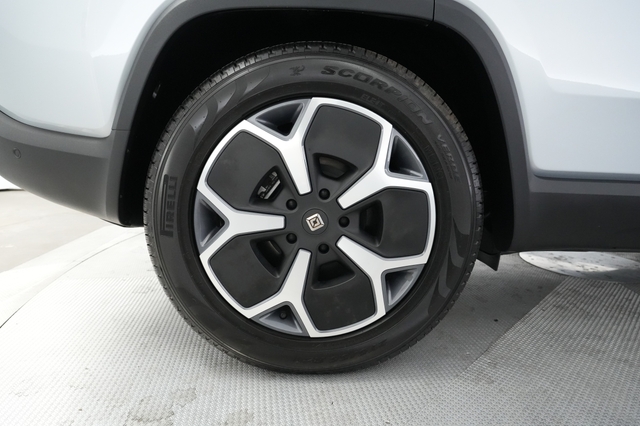 2024 Rivian R1S