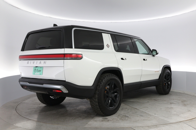 2023 Rivian R1S