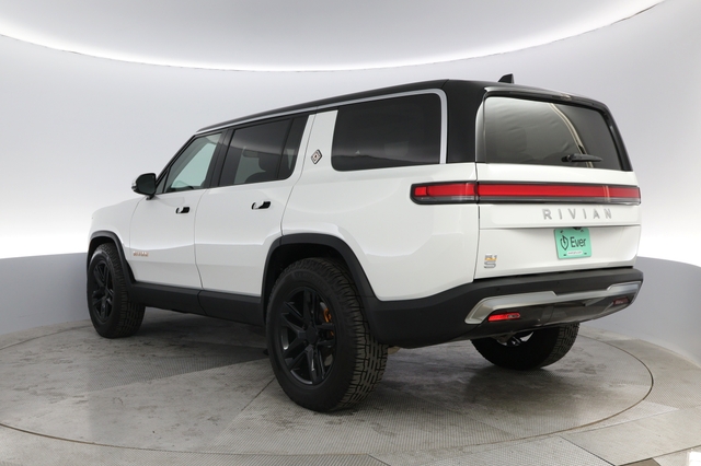 2023 Rivian R1S