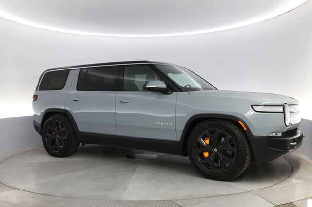 2022 Rivian R1S