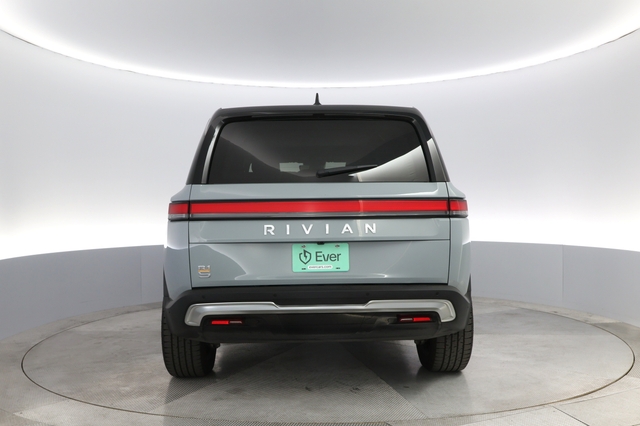 2022 Rivian R1S