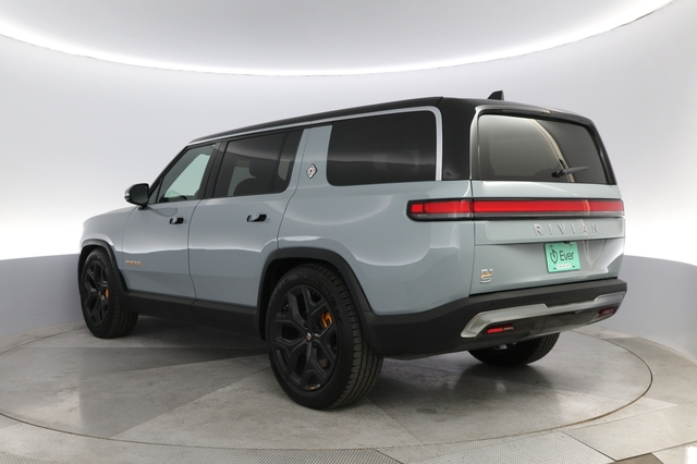 2022 Rivian R1S