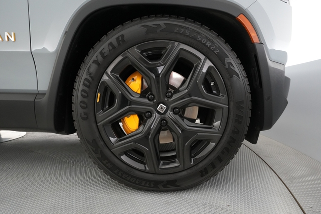 2022 Rivian R1S