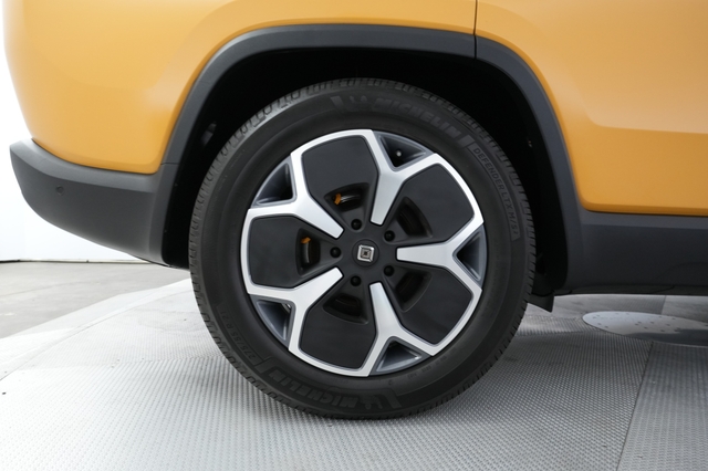 2023 Rivian R1S