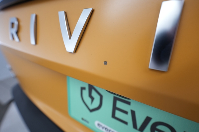 2023 Rivian R1S