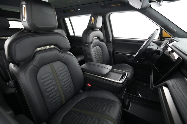 2023 Rivian R1S