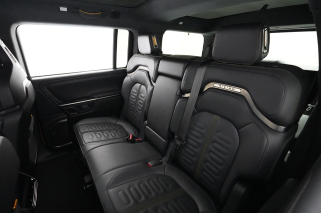 2023 Rivian R1S