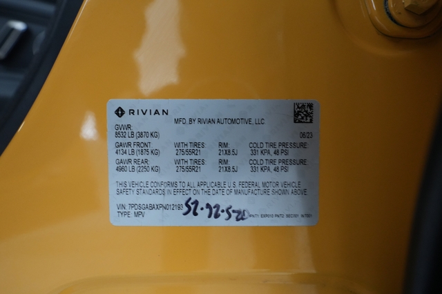 2023 Rivian R1S