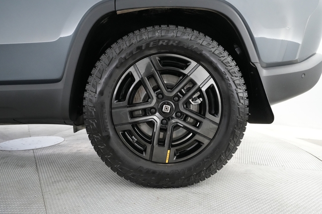 2023 Rivian R1S