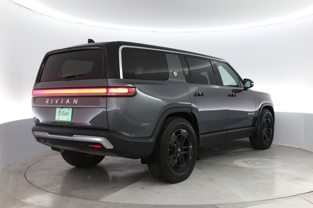 2023 Rivian R1S