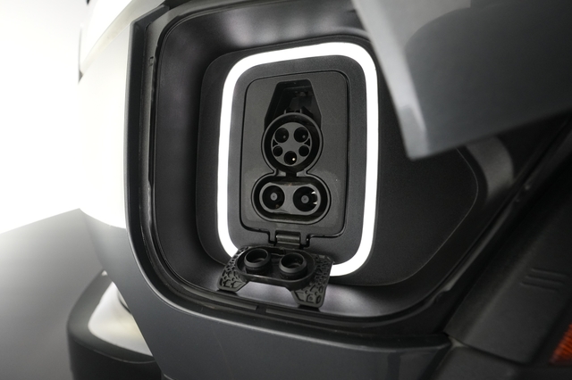 2023 Rivian R1S