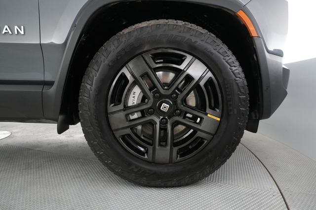 2023 Rivian R1S