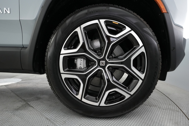 2024 Rivian R1S