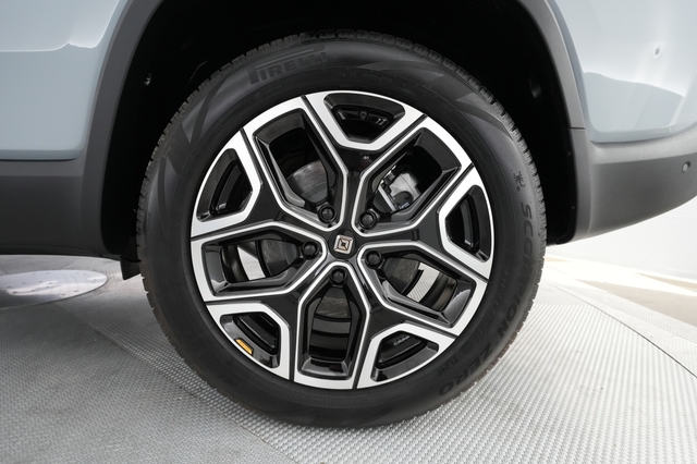 2024 Rivian R1S