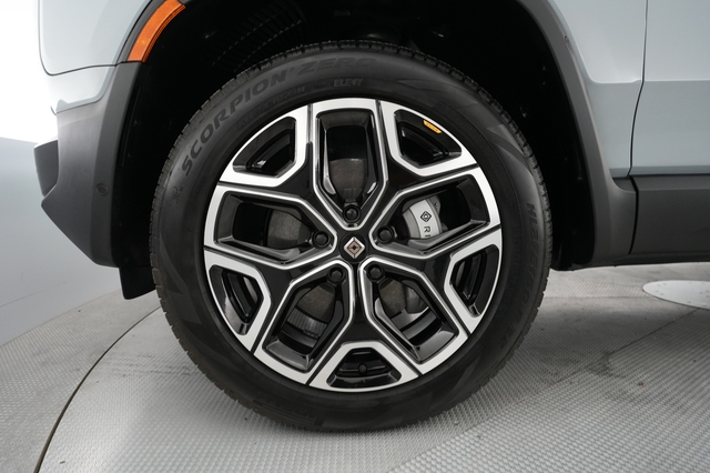 2024 Rivian R1S
