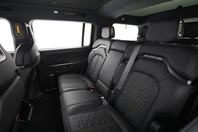 2024 Rivian R1S