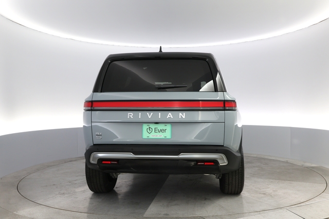 2024 Rivian R1S