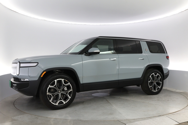 2024 Rivian R1S
