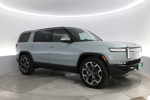 2024 Rivian R1S