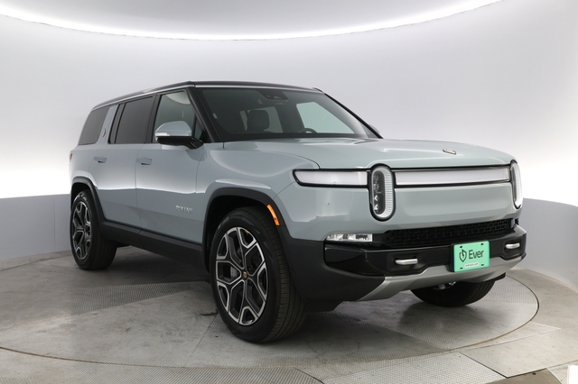 2024 Rivian R1S
